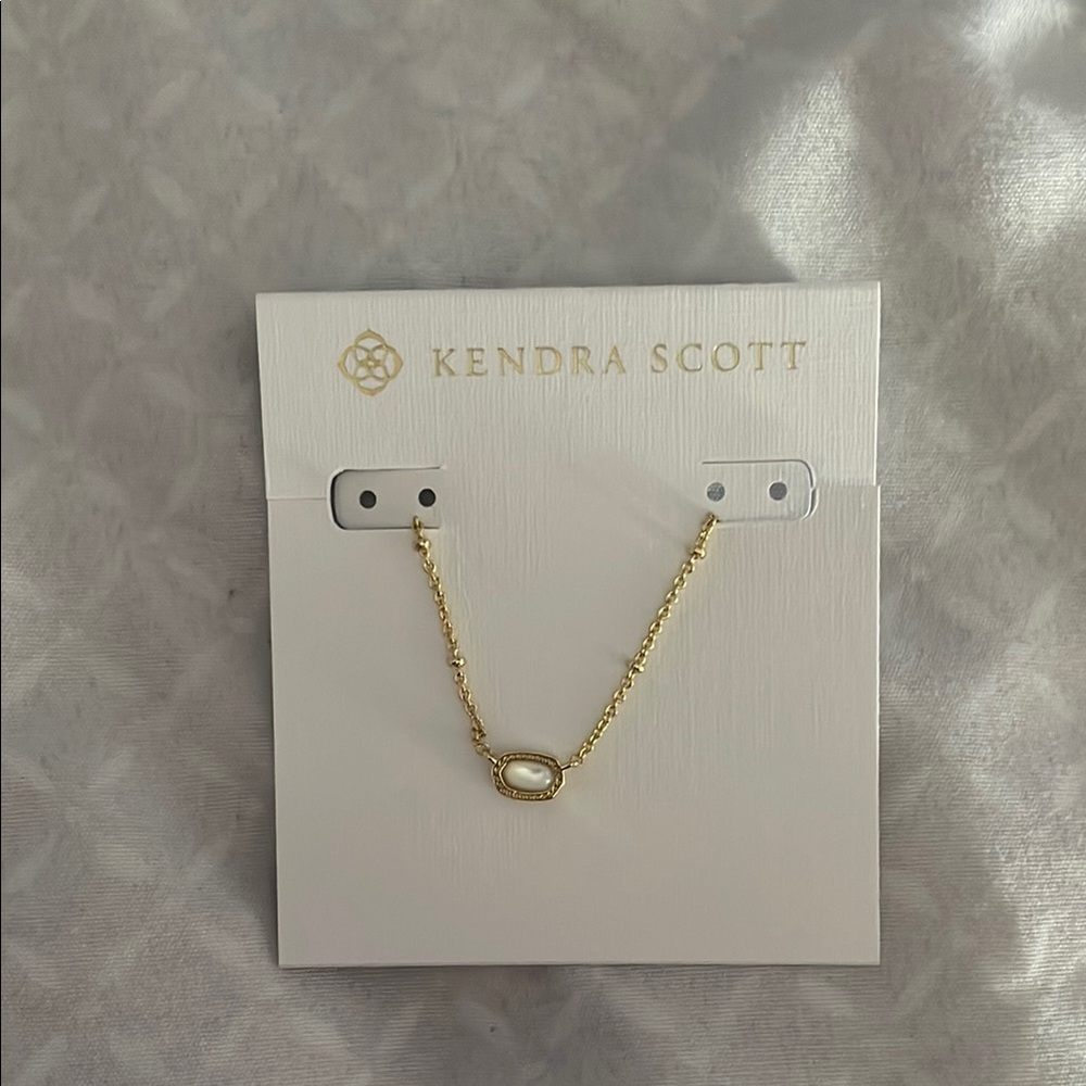 kendra scott mini elisa ivory mother of pearl satellite short pendant necklace - Picture 2 of 3